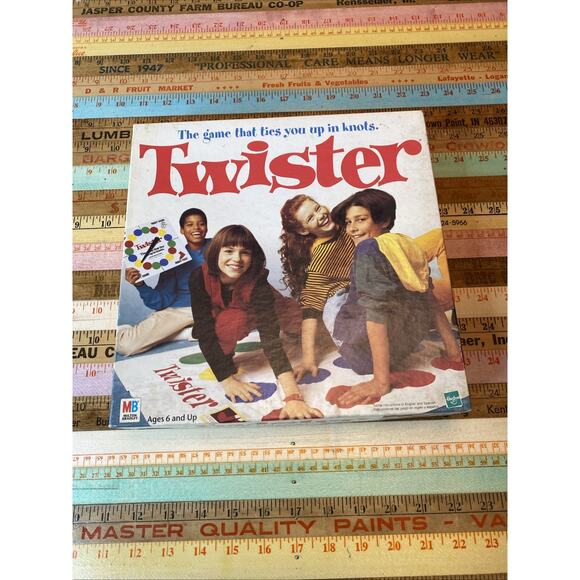 Hasbro Milton Bradley 1997 Edition VINAGE TWISTER Family Board Game NEVER USED - Picture 1 of 7
